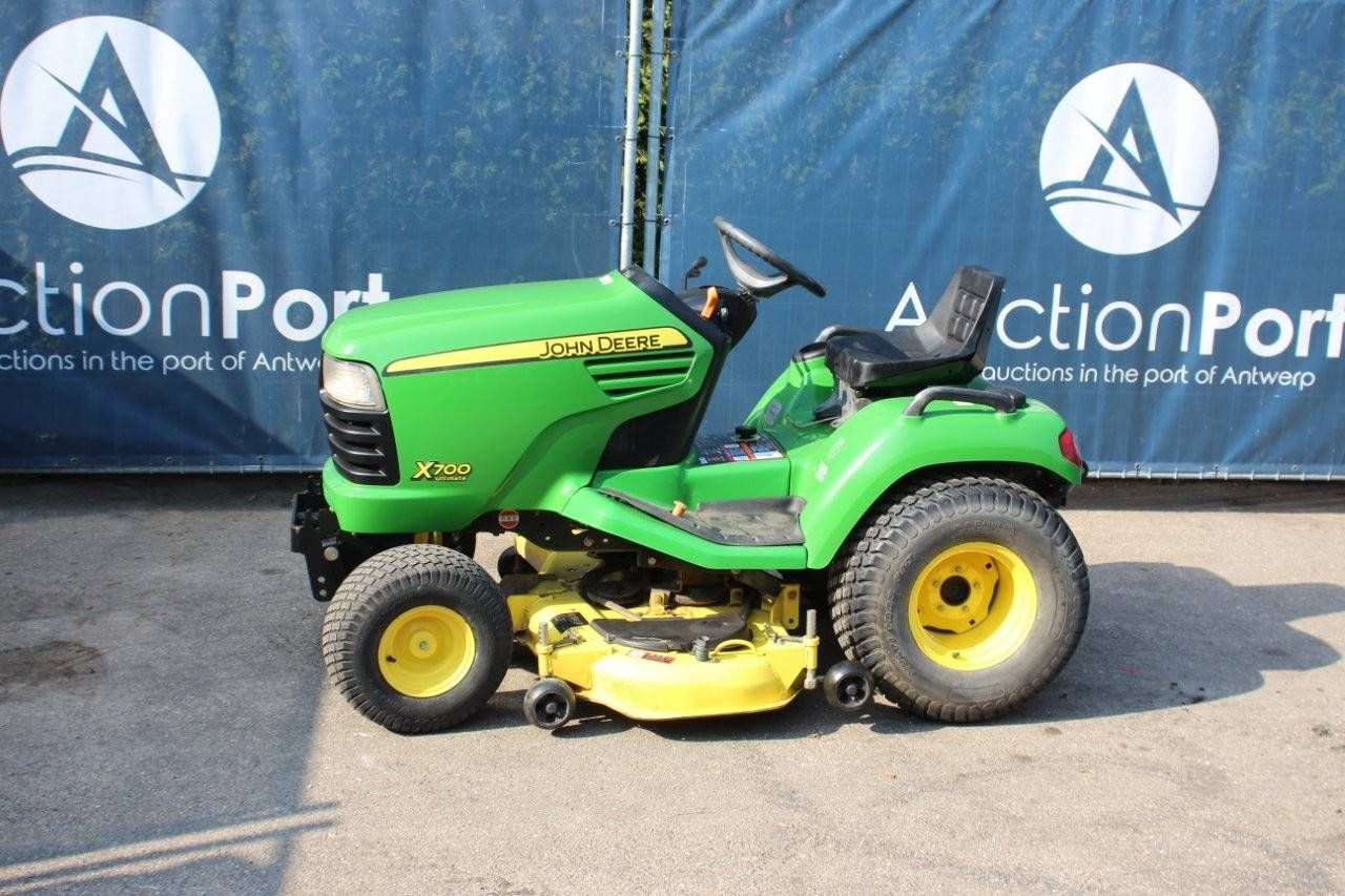 John Deere M700 Petrol Riding Mower