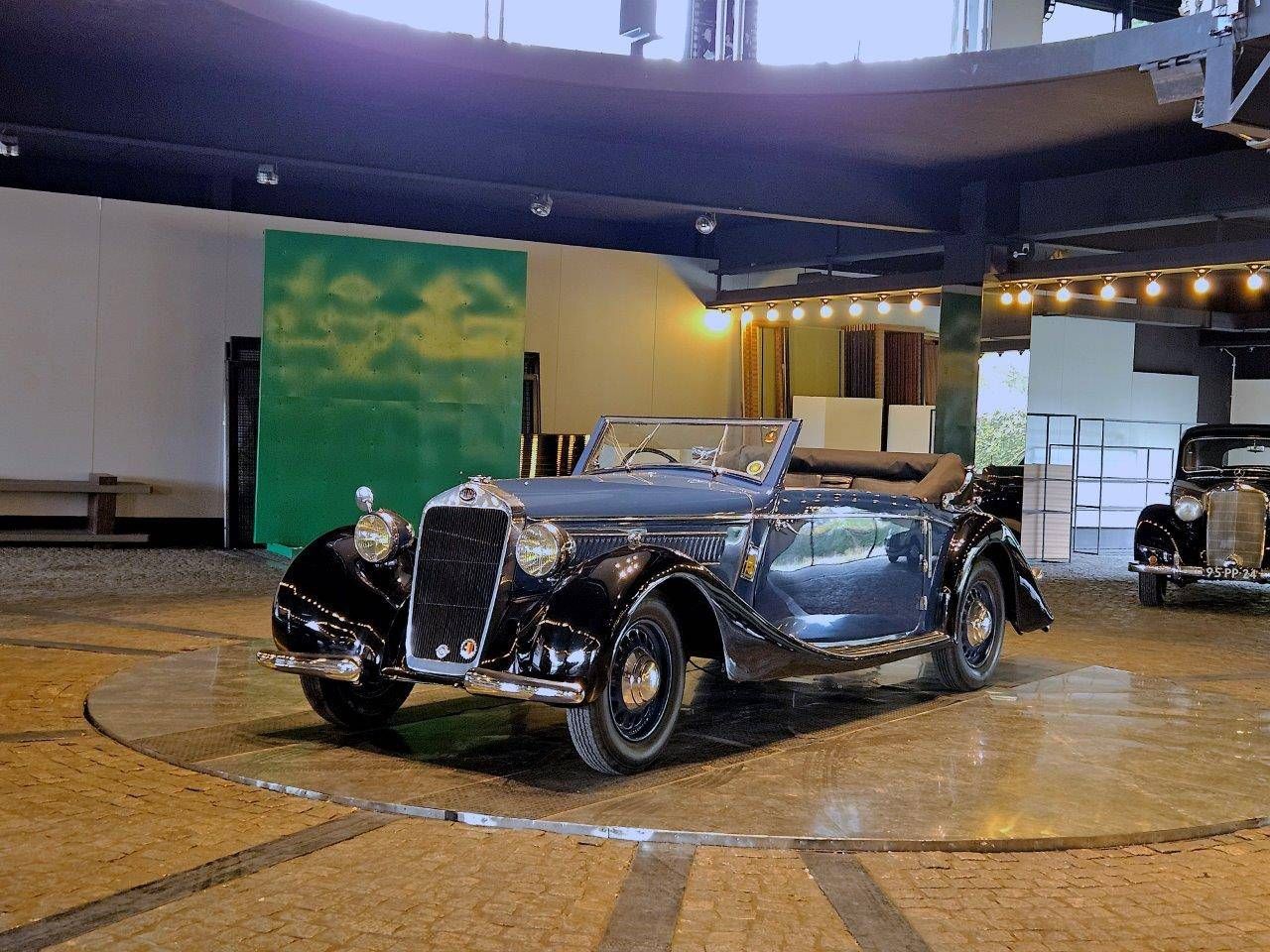 Delage D6 - 70 Chapron (RHD) Petrol 1937 (Margin)
