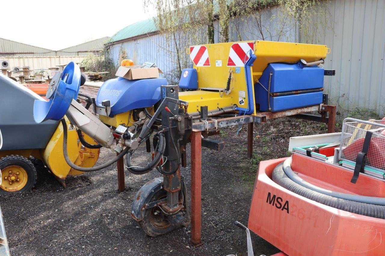 Salt spreader with control box Nido Stratos B06L-18 350L 2007