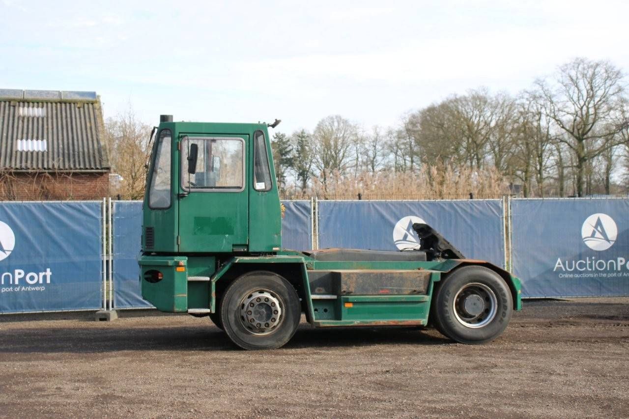 Terminal Tractor Volvo