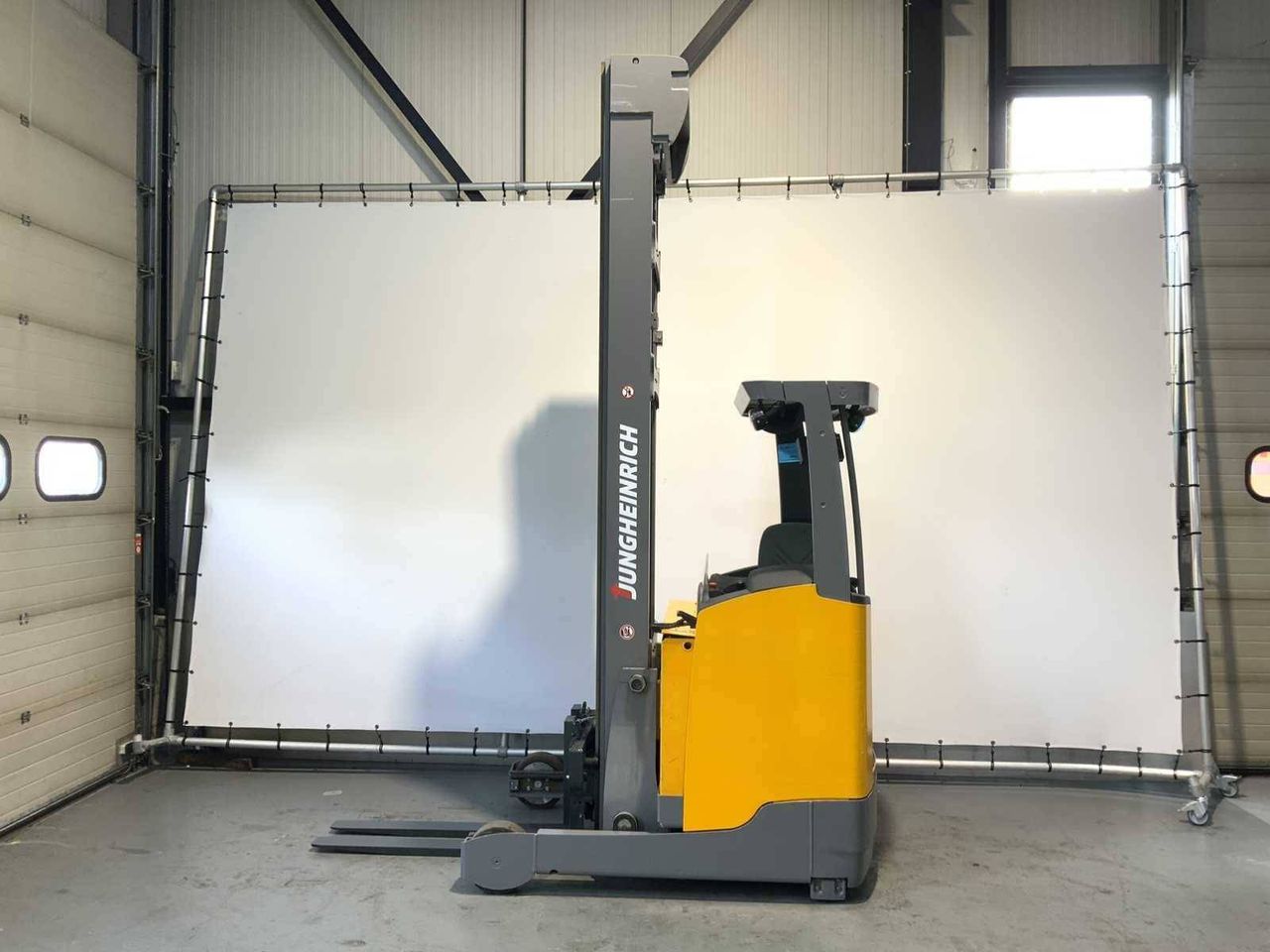 Reach truck Jungheinrich ETV216 Electric 1600kg 9.41m 2017