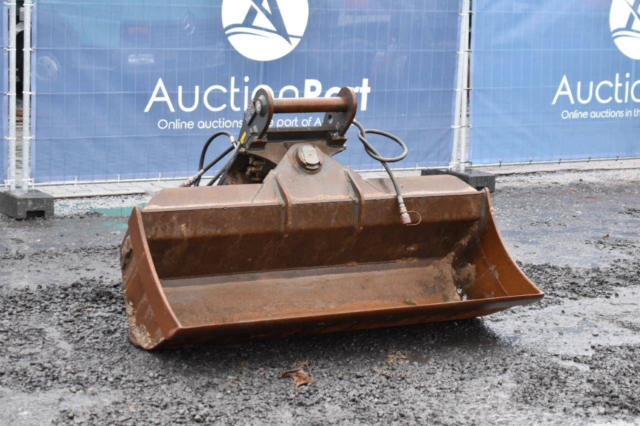 Tilting container