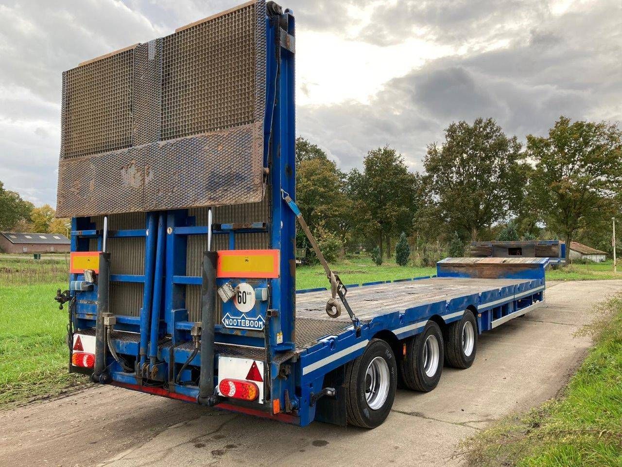 Semi-low loader Nooteboom 2009