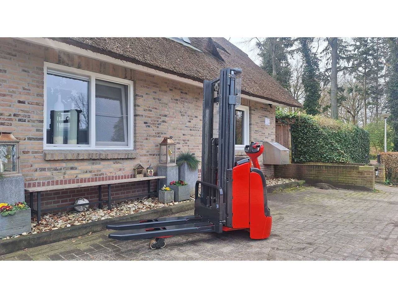 Stacker Linde L16 Electric 1600kg 4.3m 2006