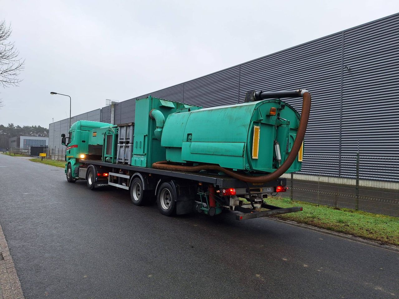 Blast and suction combination Atlas Copco XAS 336 on 2-axle semi-trailer