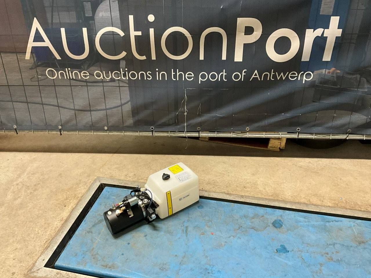 Engine for Tipper with Oil Reservoir New