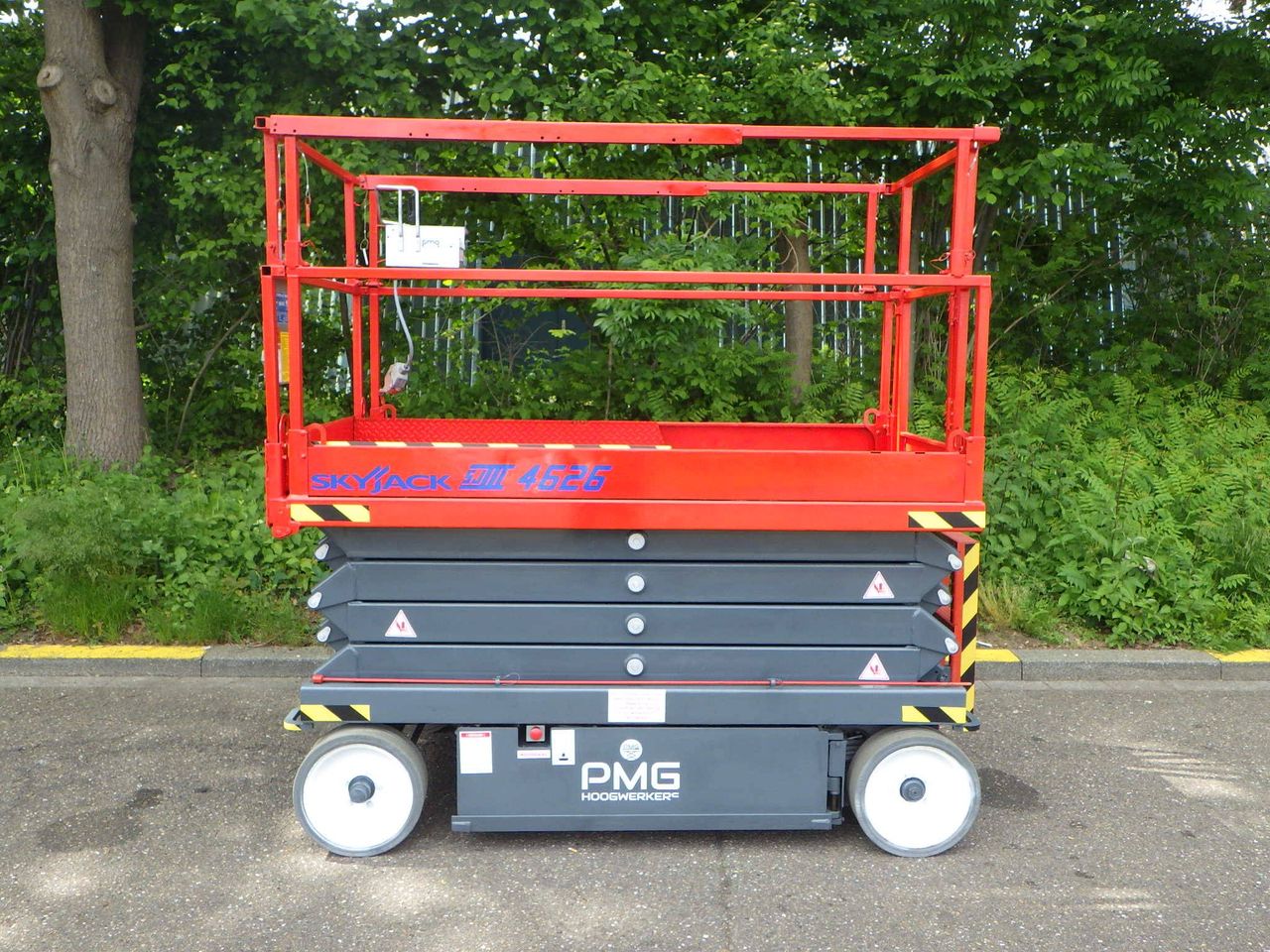 Scissor lift SkyJack SJ4626 9.92m Electric 2016