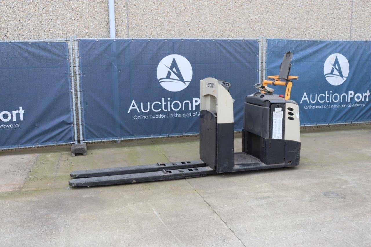 Pallet truck Crown GPC3040 Electric 2000kg 2016