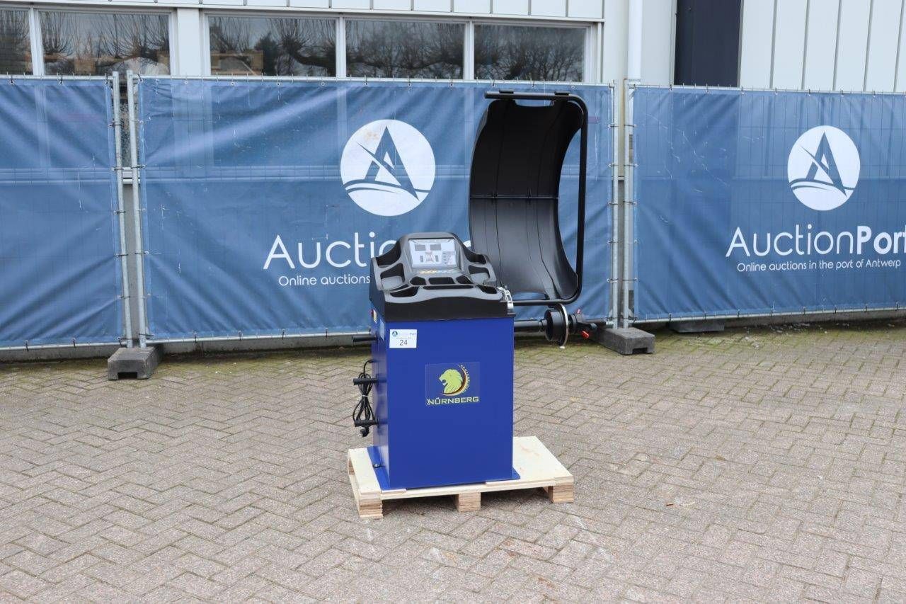 Professional Tire Balancing Machine Nuremberg ZH825B Electric 2022 New