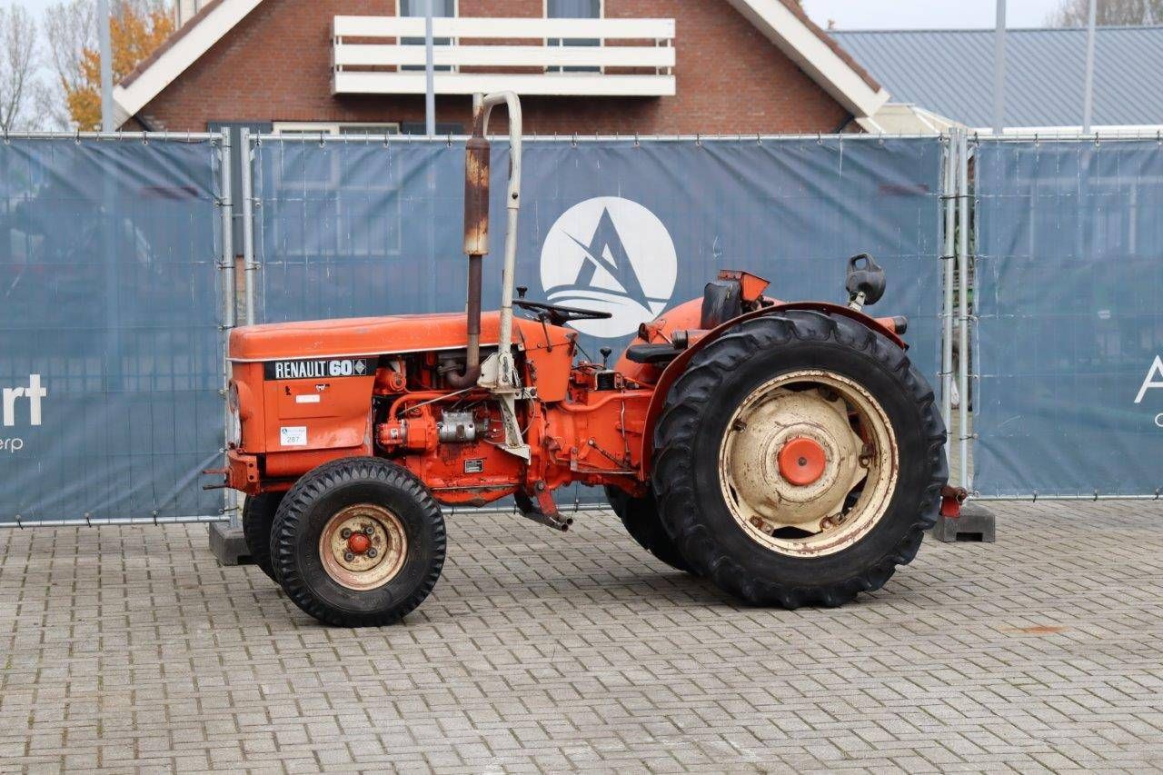 Narrow track tractor Renault 60 Diesel