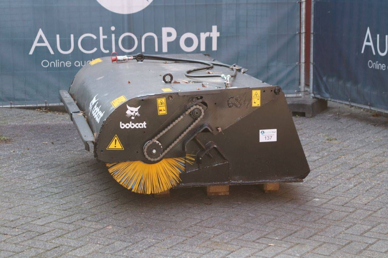 Sweeper attachment Bobcat 72 Sweeper 2017