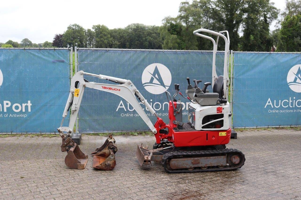 Mini digger Takeuchi TB210R Diesel 12hp 2018