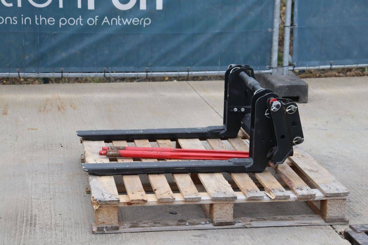 Lot of Pallet Forks (Margin)