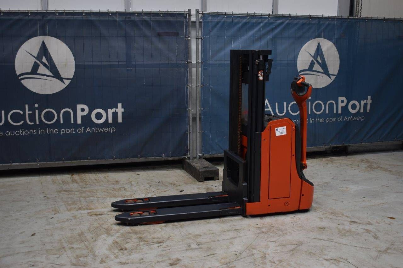 Stacker Linde D08 Electric 800kg