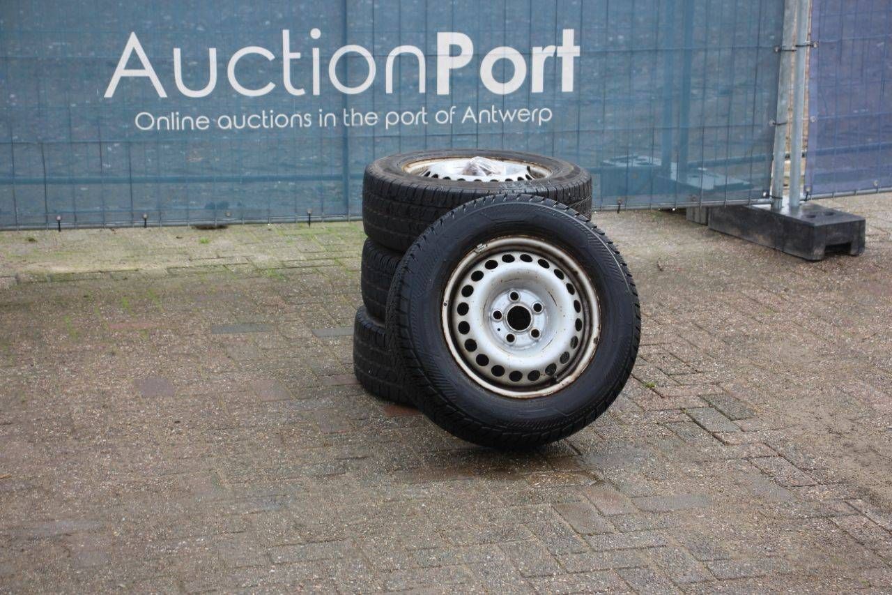 Lot of Tires Continental 215/65 R 16 C with Rim 4 pieces (Margin)