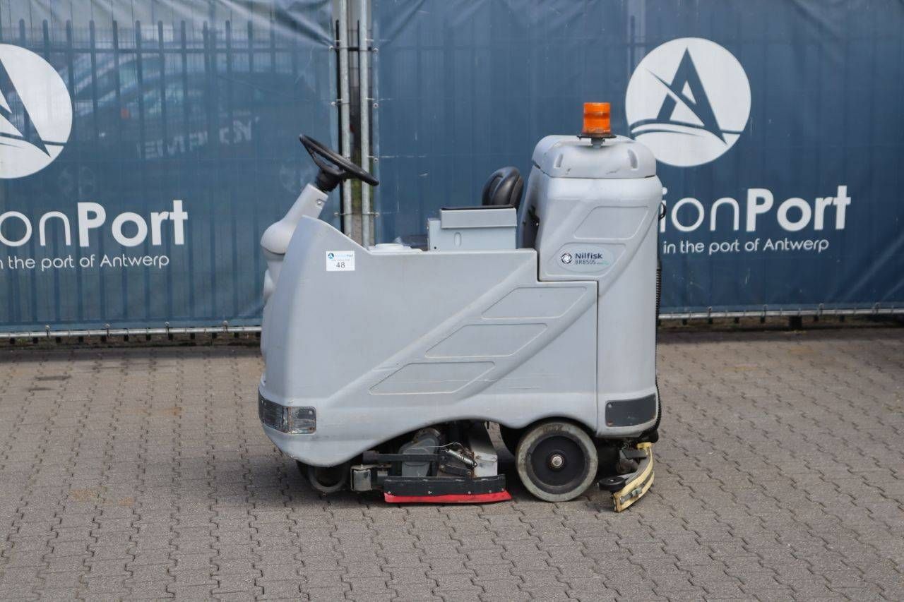 Scrubbing machine Nilfisk BR850SC