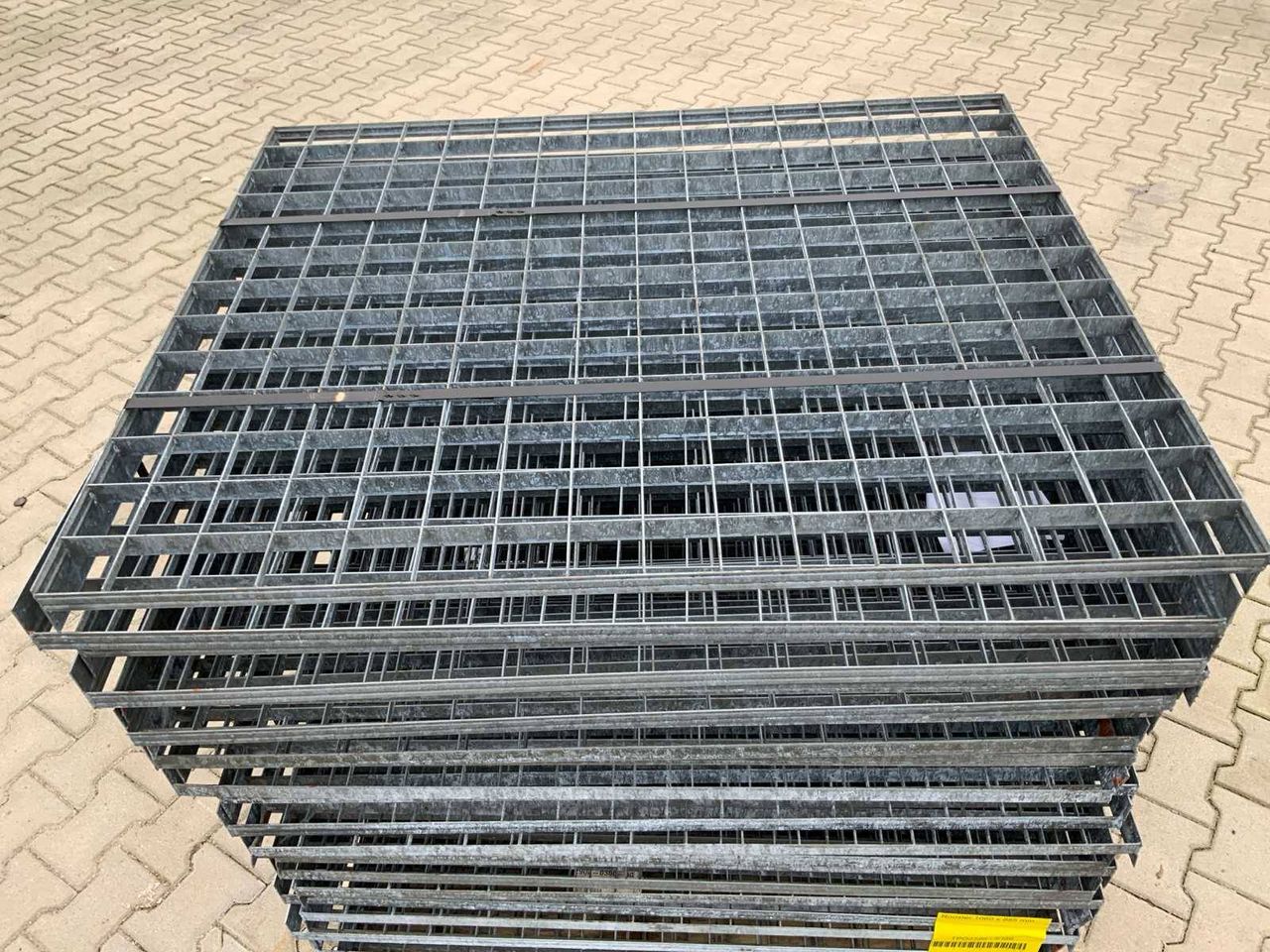 Shelving grid 885x1060mm 24 pieces