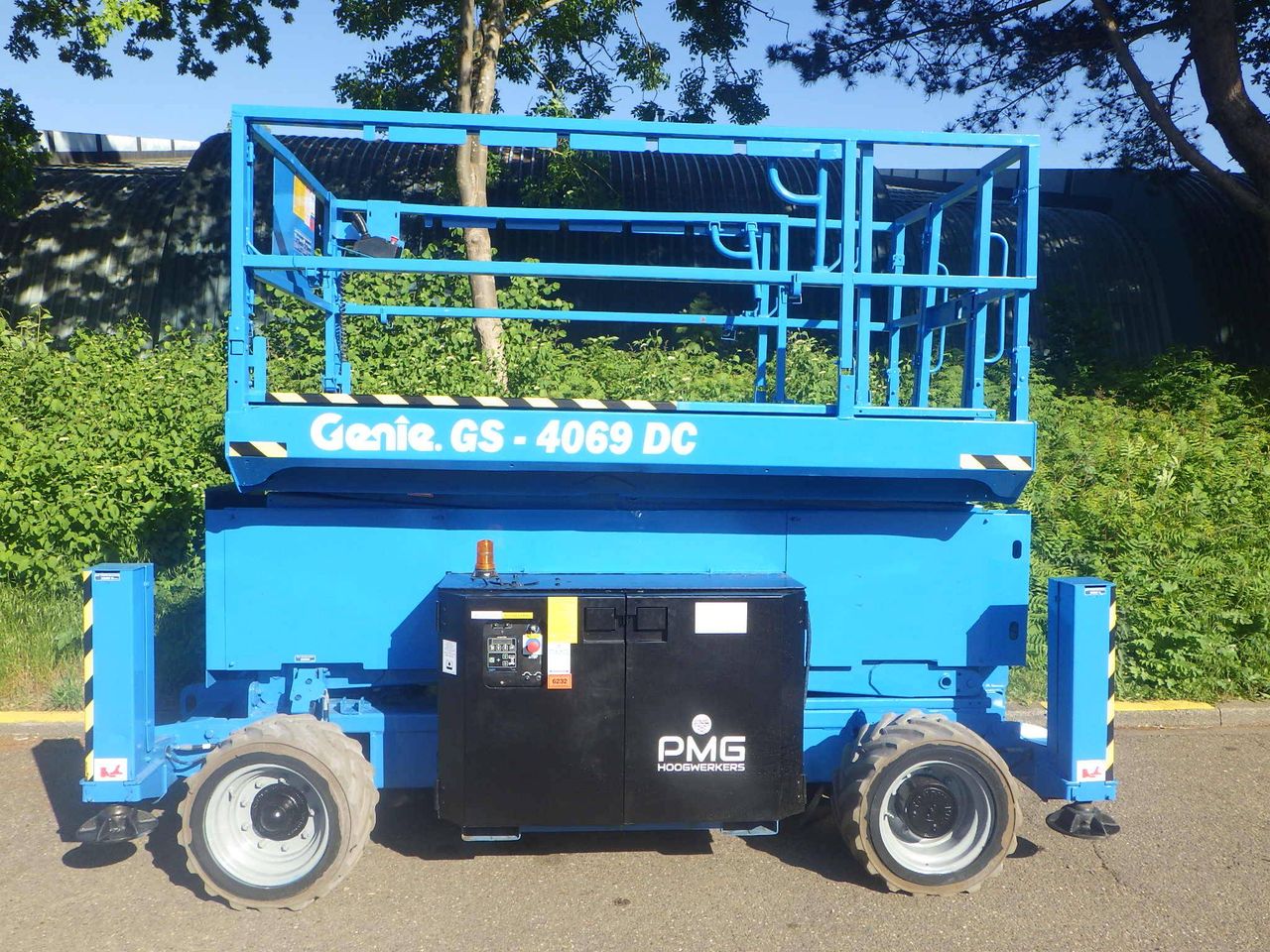 Scissor lift Genie GS-4069DC Electric 14.12m 2013