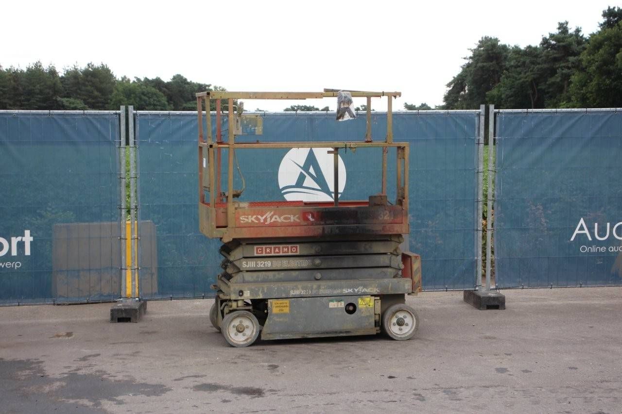 Scissor Lift Skyjack SJIII 3219 Electric 2013