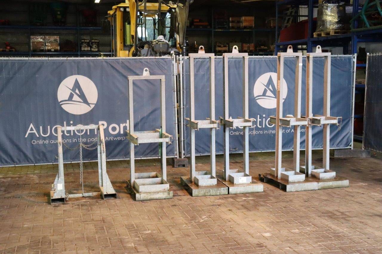 Gas cylinder pallet for forklift