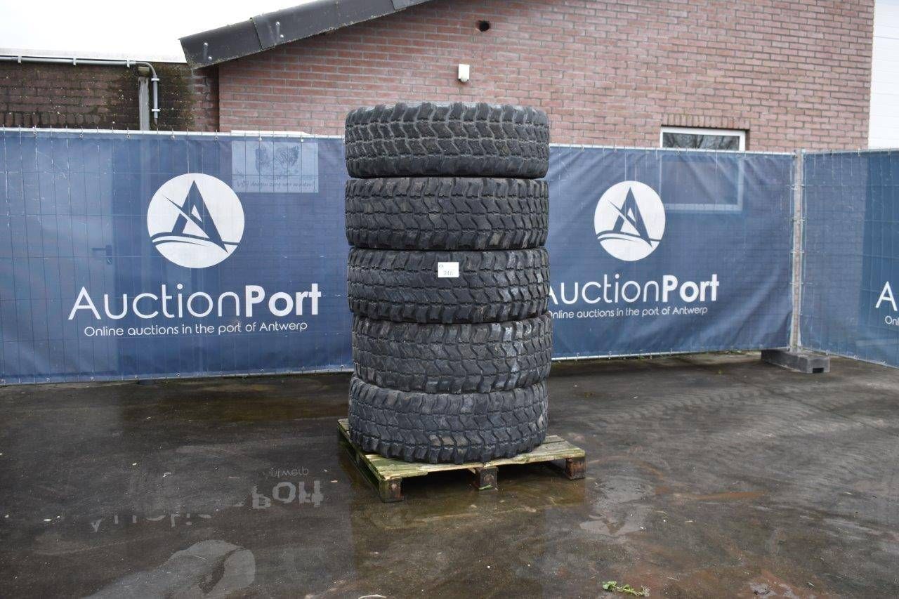 Set of tires Goodyear 395/85R20