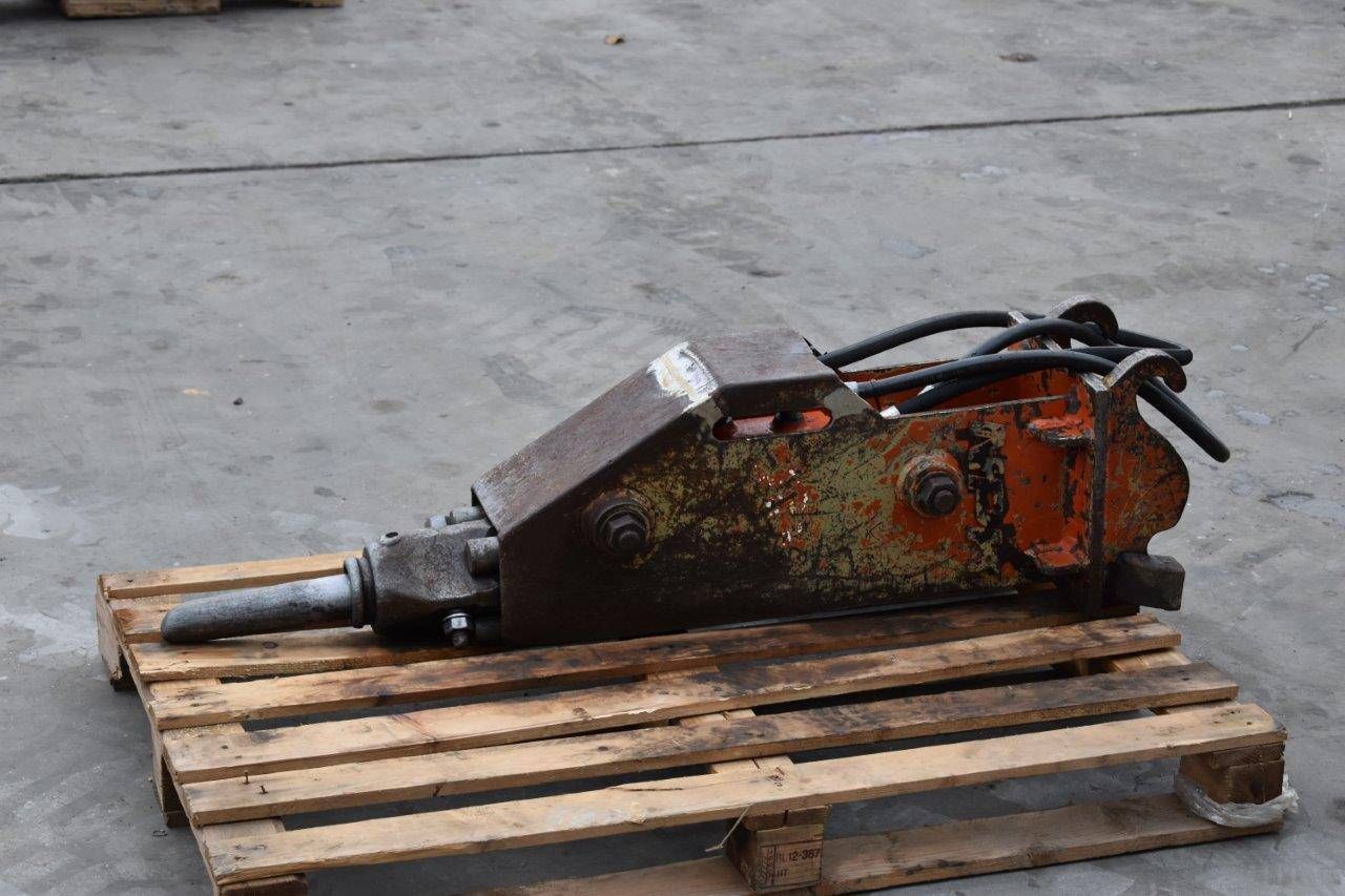 Abbruchhammer mit Meißel und Hydraulikanschluss NPK 