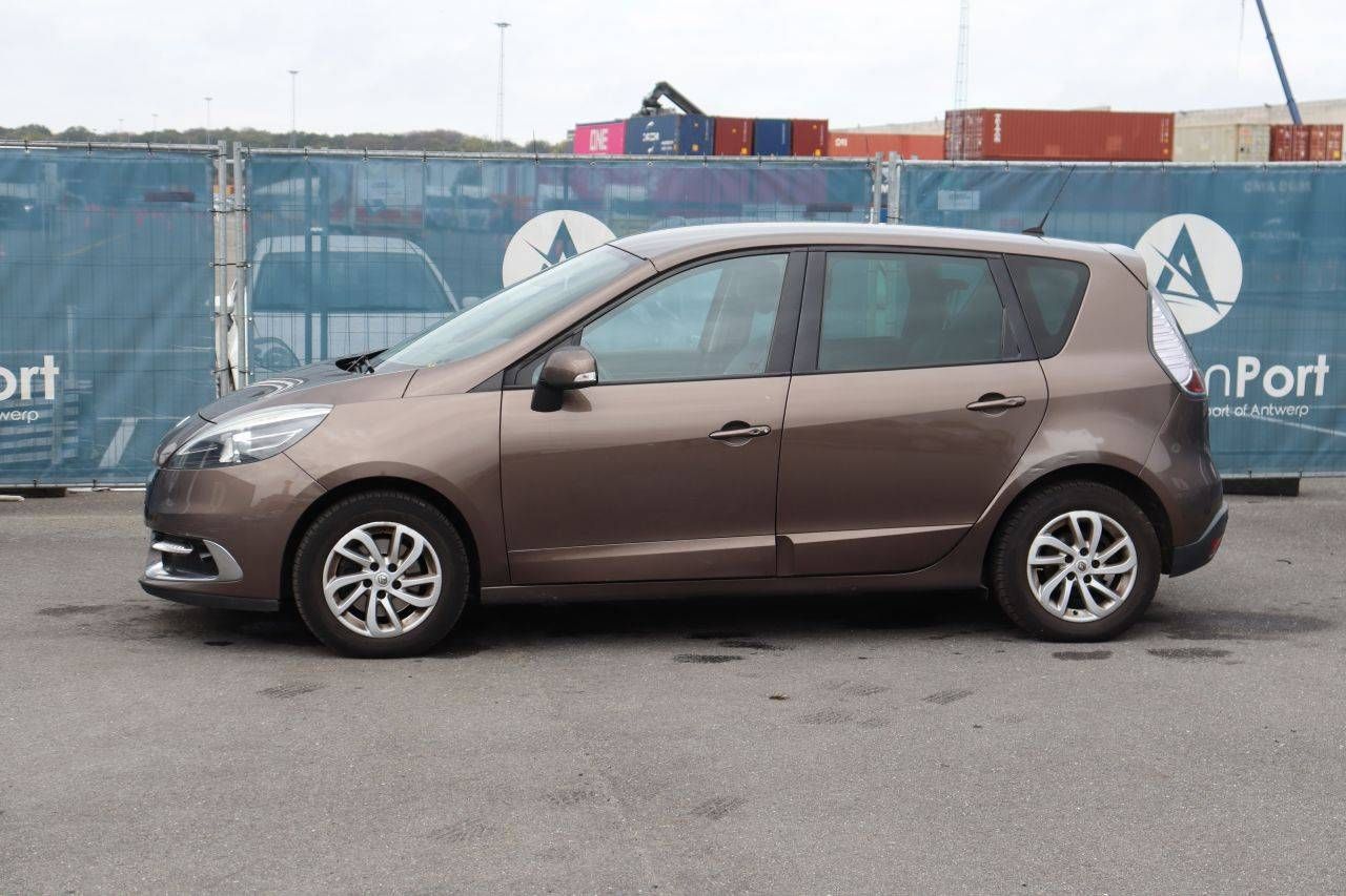 Passenger car Renault Scenic Diesel 110hp 2013 (Margin)
