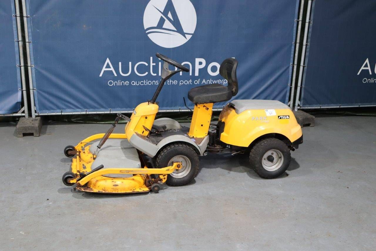 Riding mower Stiga Park Compact HST Petrol