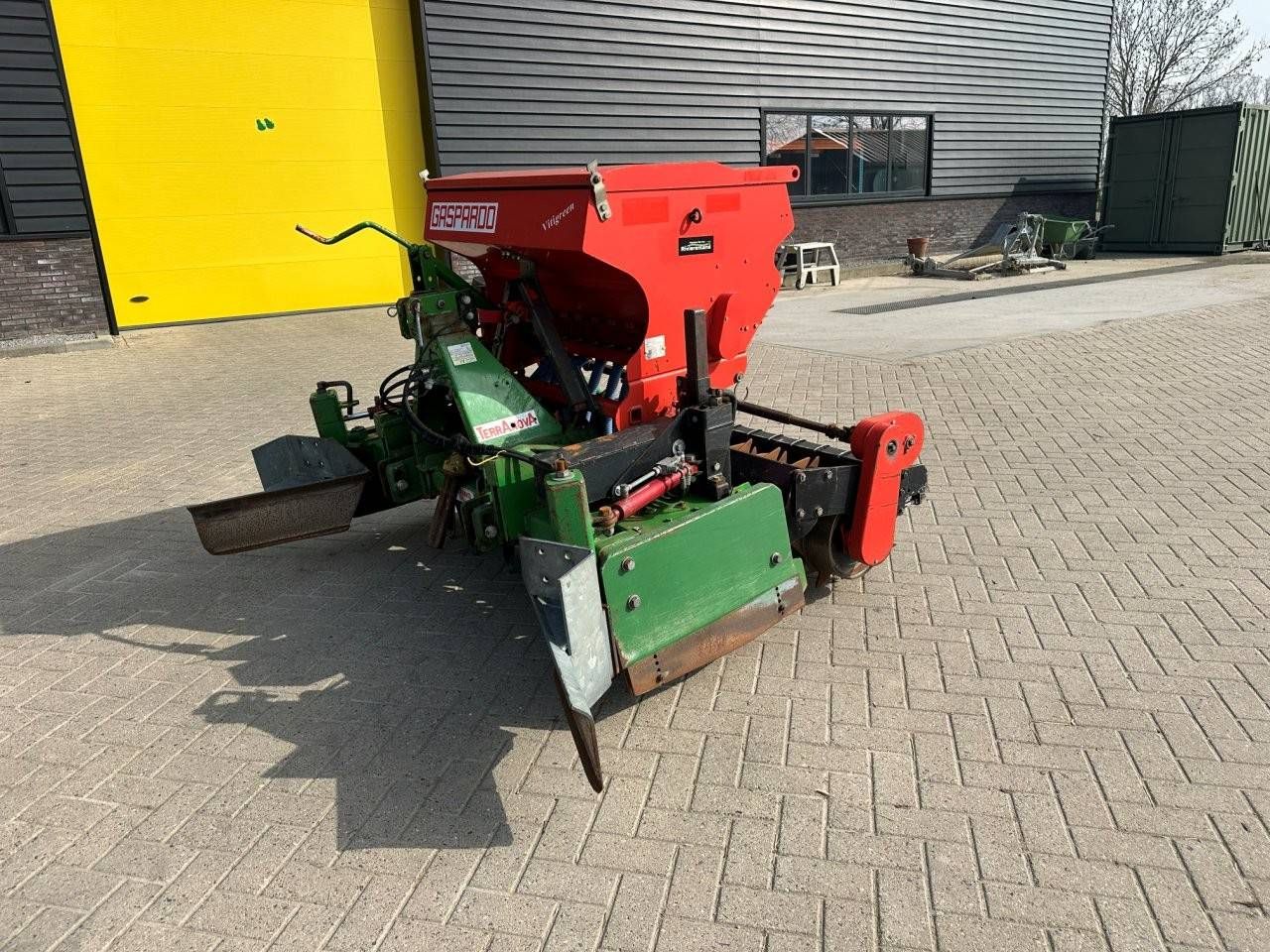 Flail mower Gaspardo Erpice Rotanta 2003 with Vititgreen 2006 seed drill