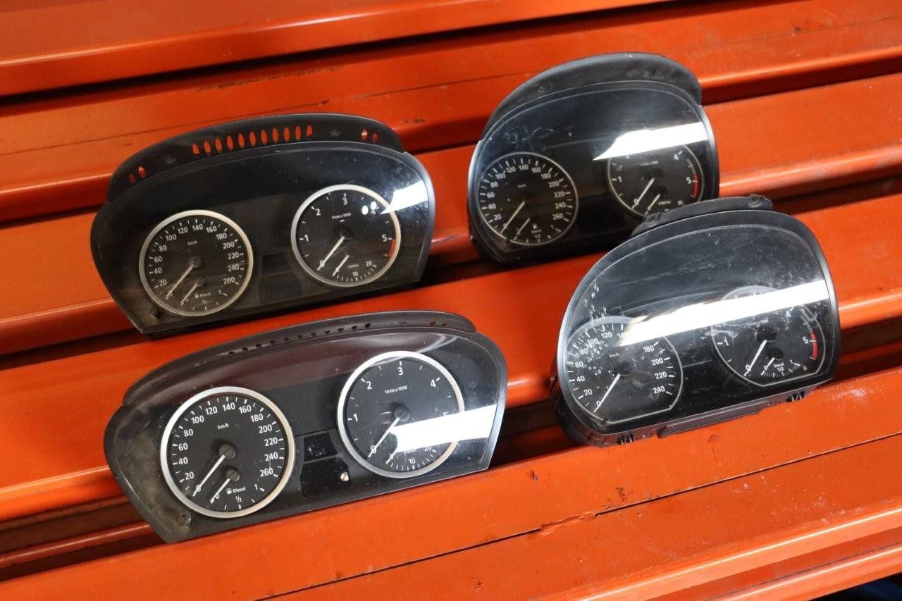 Lot of BMW Odometers (Margin)