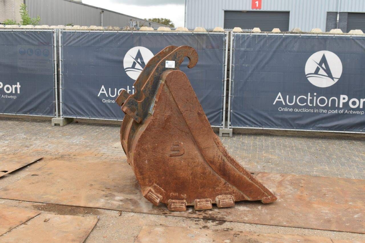 Digger bucket