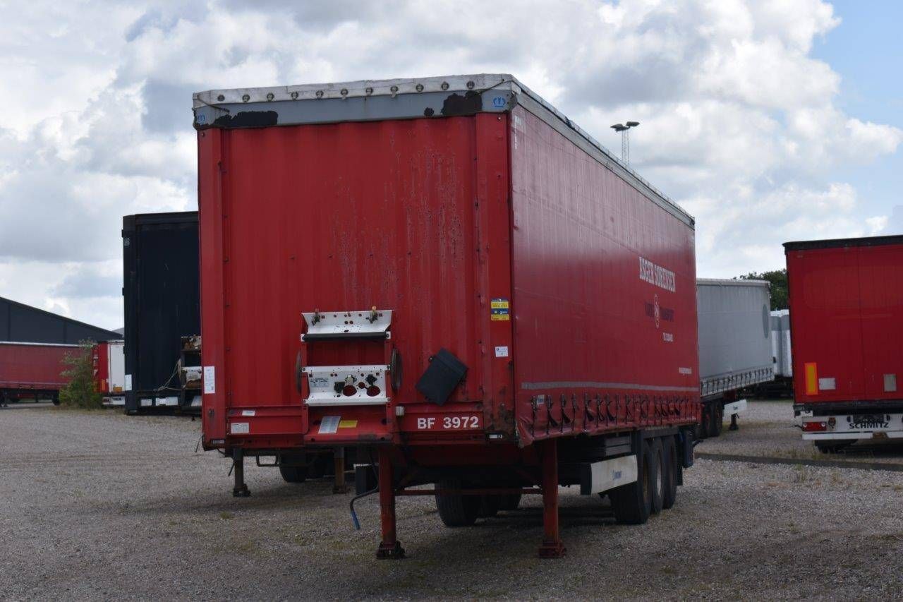 Sliding curtain semi-trailer Krone SD 2015