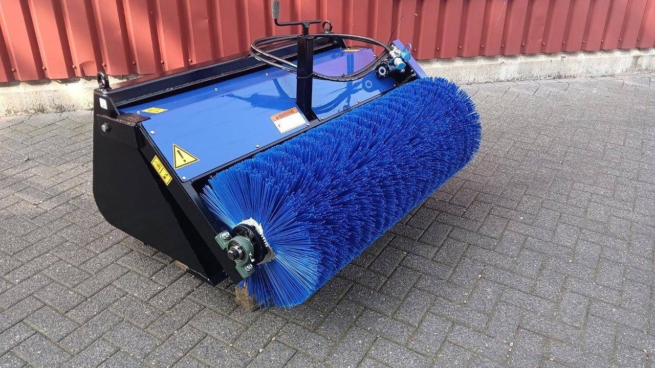 Volume bin N004016 with hydraulic sweeping brush 