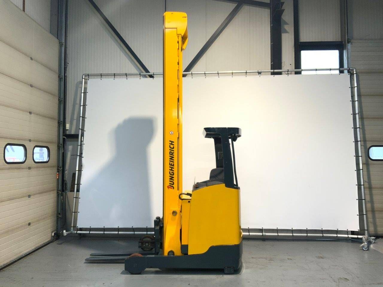 Reach truck Jungheinrich ETV318 Electric 1800kg 10.22m 2015