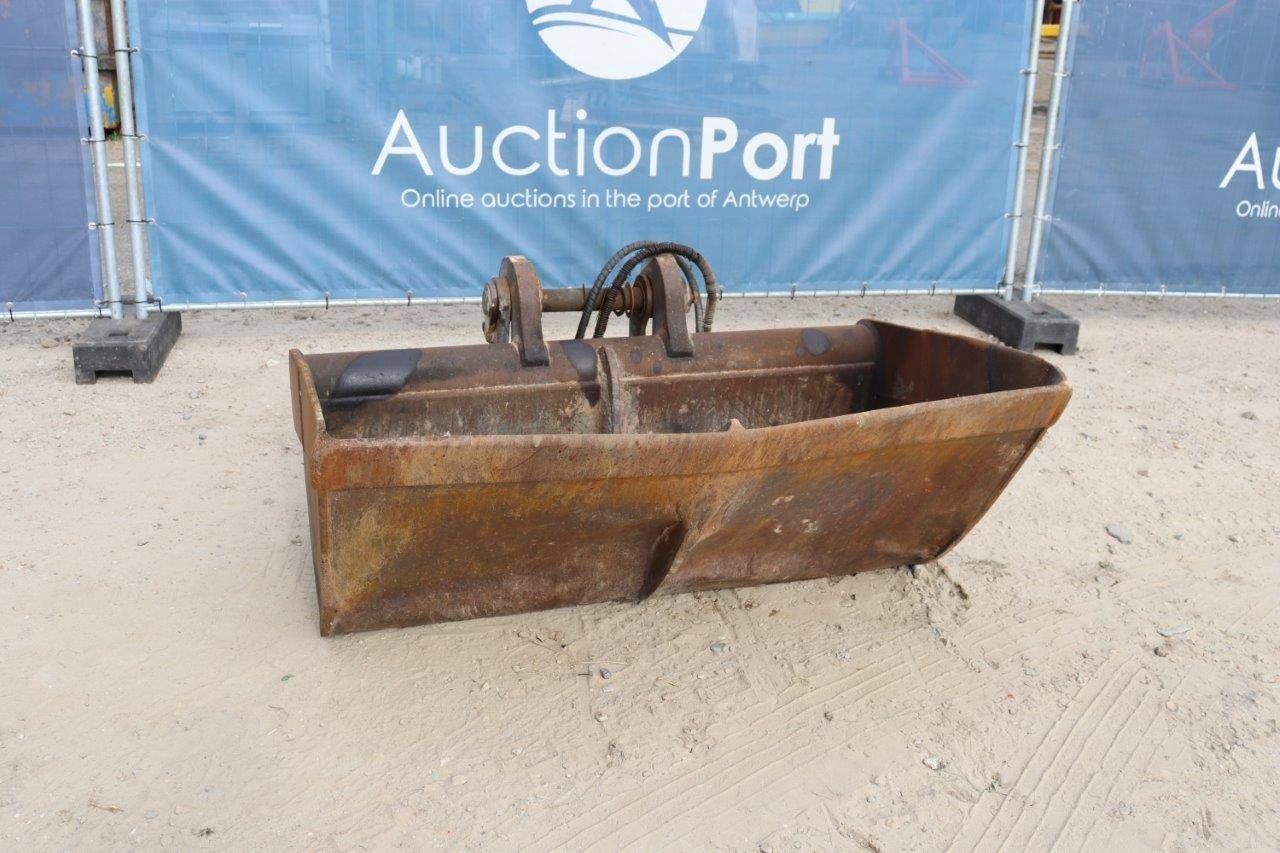 Hydraulic quick coupler Atlas with bucket