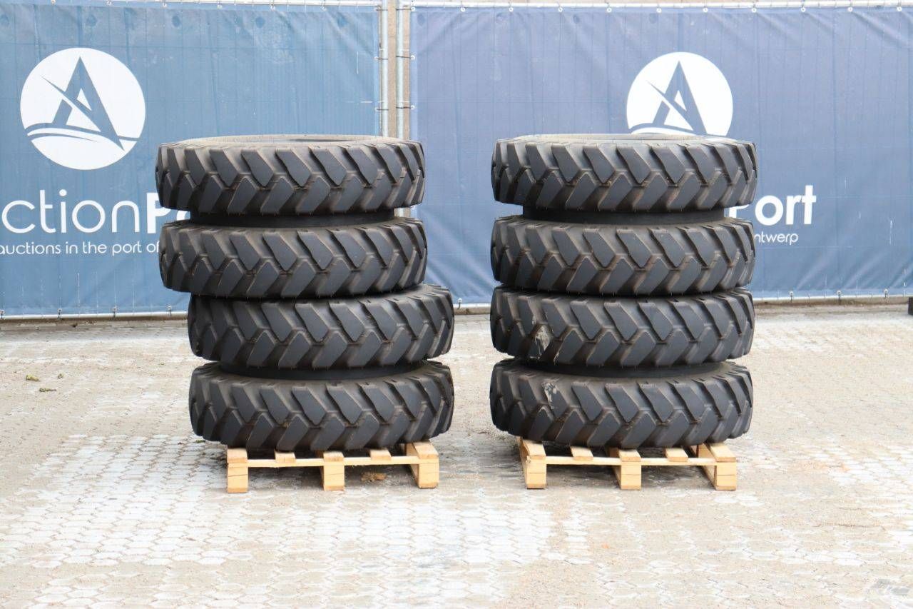 Batch of Tiron 10.00-2.0 rim wheels, 8 pieces