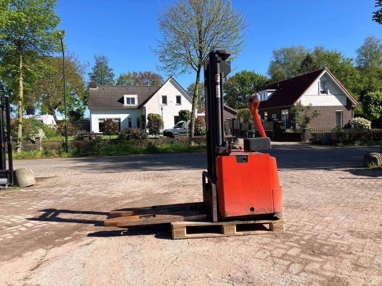 Stacker Linde E15 Electric 1500kg 2.84m 1993