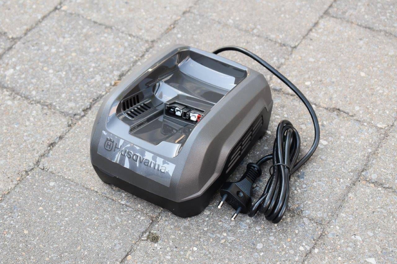 Battery Charger Husqvarna QC250 New