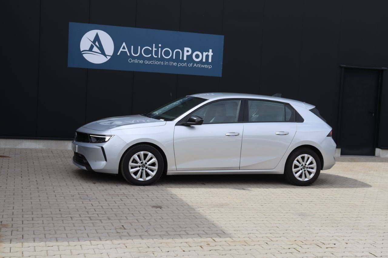 Passenger car Opel Astra Petrol 110hp 2023