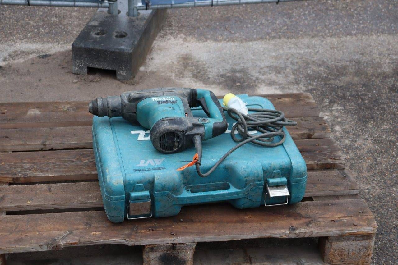 Makita HR3210C Electric Demolition Hammer