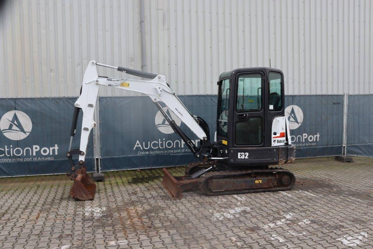 Mini excavator Bobcat E32 Diesel