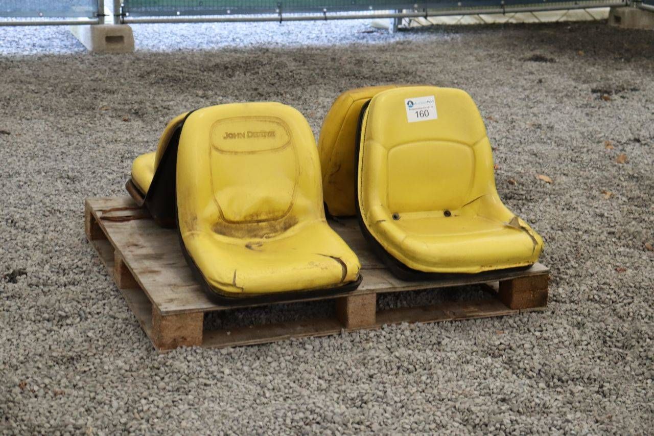Lot of 4 John Deere machine seats (Margin)