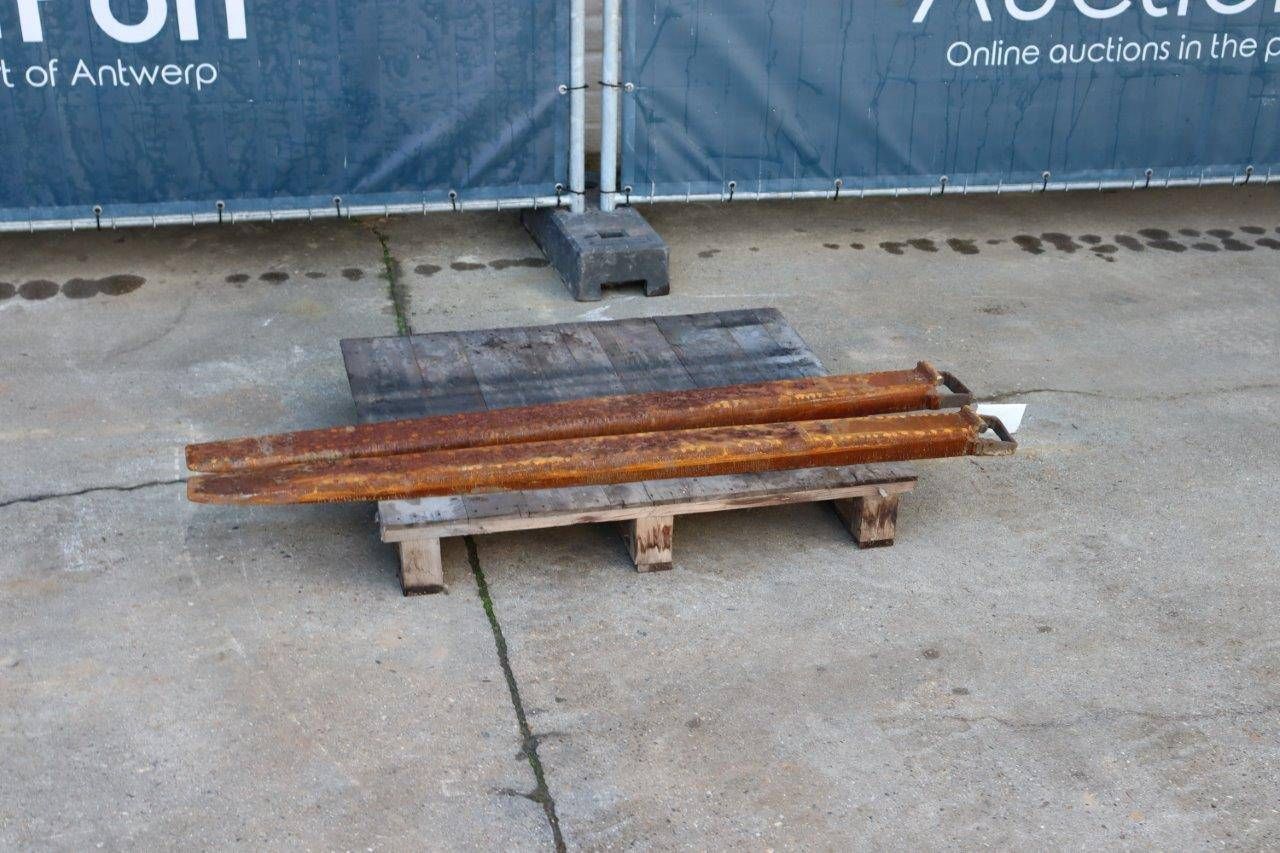 Extension forks for forklift