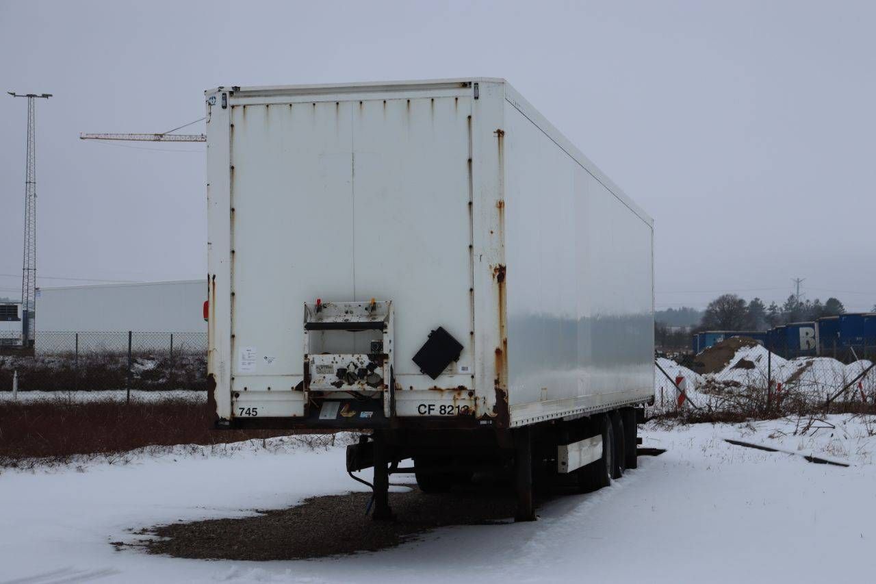 Closed Trailer Krone SD 2010