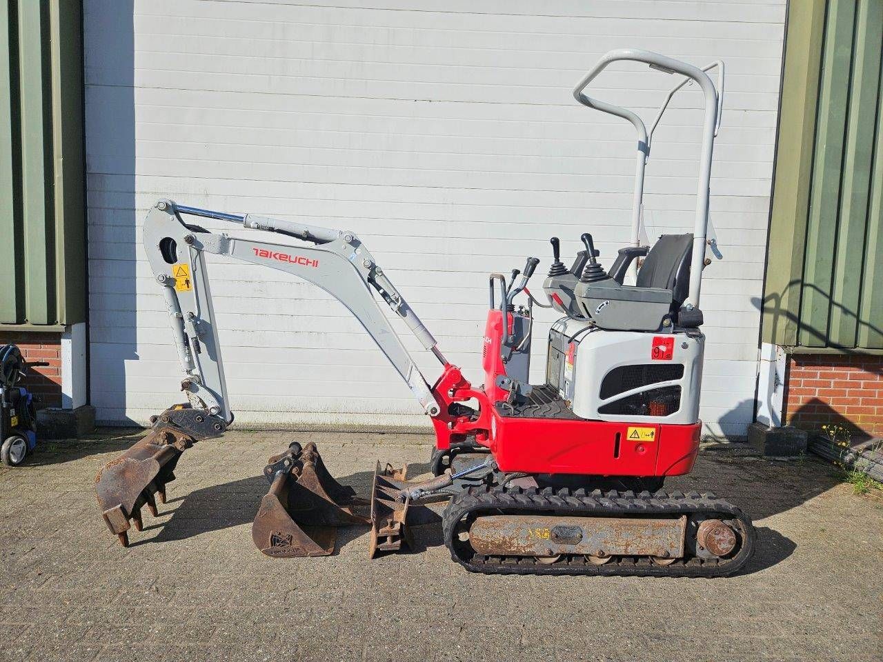 Mini digger Takeuchi TB210R Diesel 12hp 2016