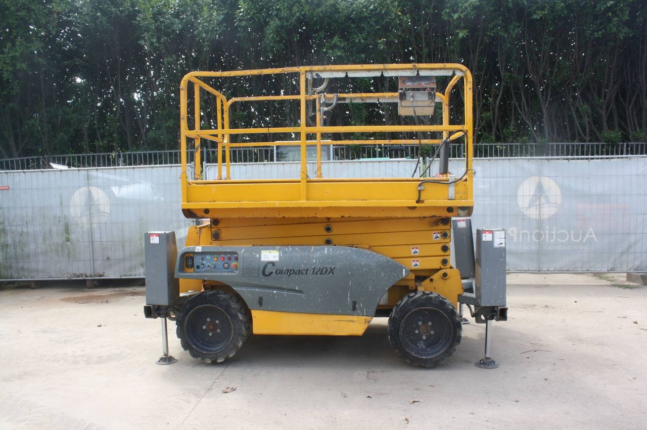 Scissor lift Haulotte COMPACT 12DX Diesel 12.06m 2013