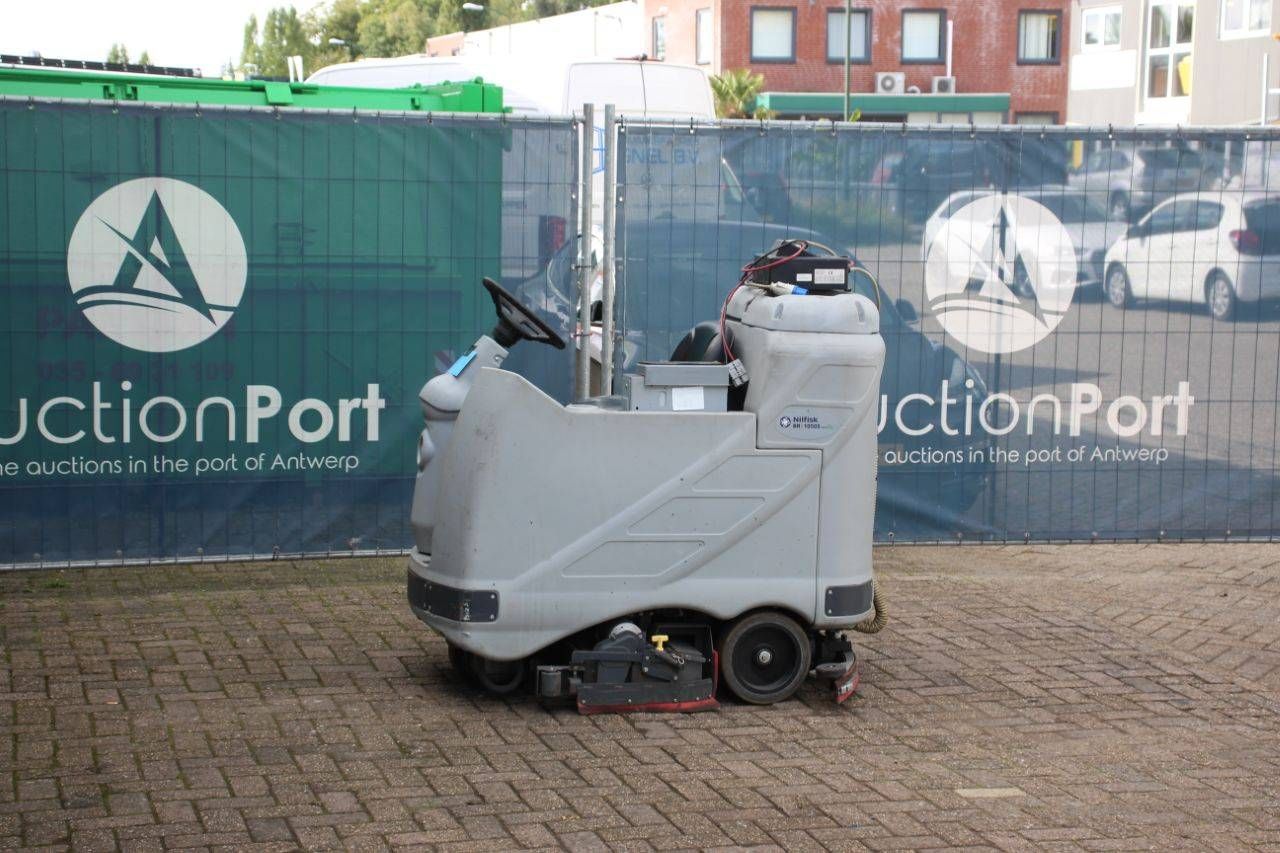 Scrubbing machine Nilfisk Electric