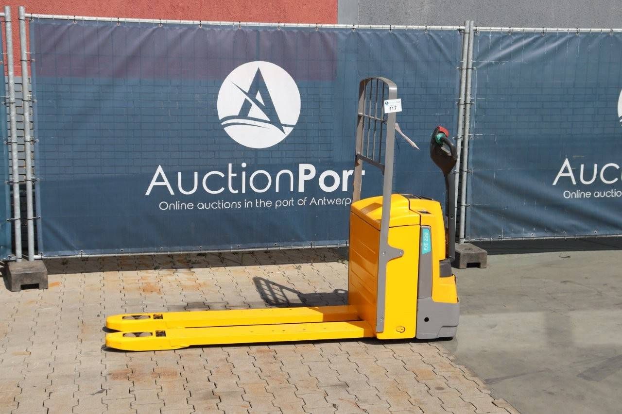 Pallet truck Jungheinrich EJE 220 Electric 2000kg 2016