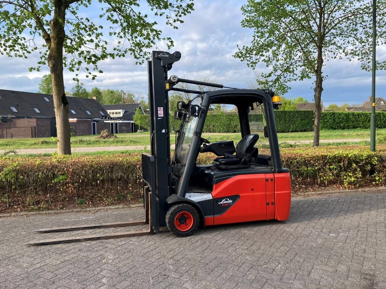 Forklift Linde E20L-02 Electric 200kg 2016