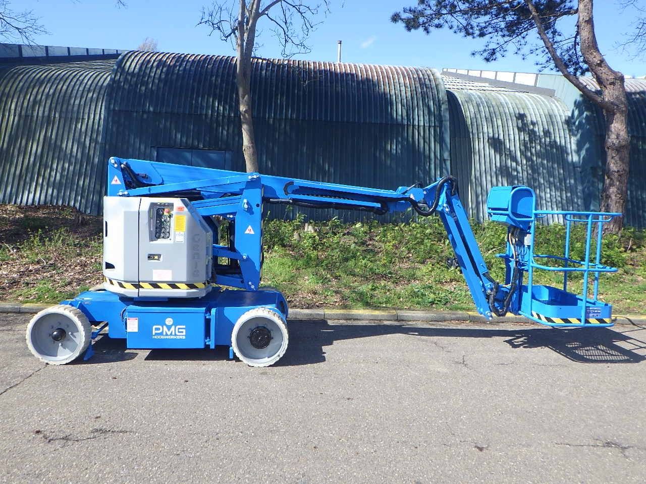Articulating telescopic boom lift Genie Z-34/22N Electric 12.52m 2008